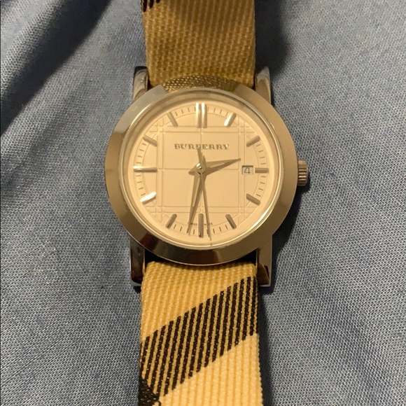 Like New Burberry watch - Picture 1 of 6